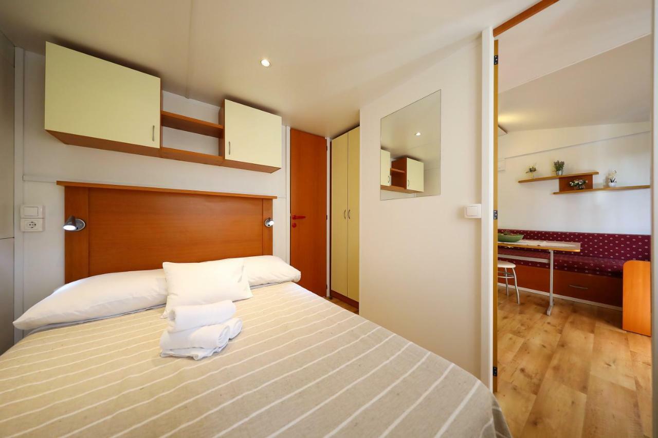 Mobile Home Grbe Nin Buitenkant foto