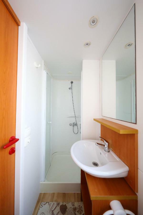 Mobile Home Grbe Nin Buitenkant foto