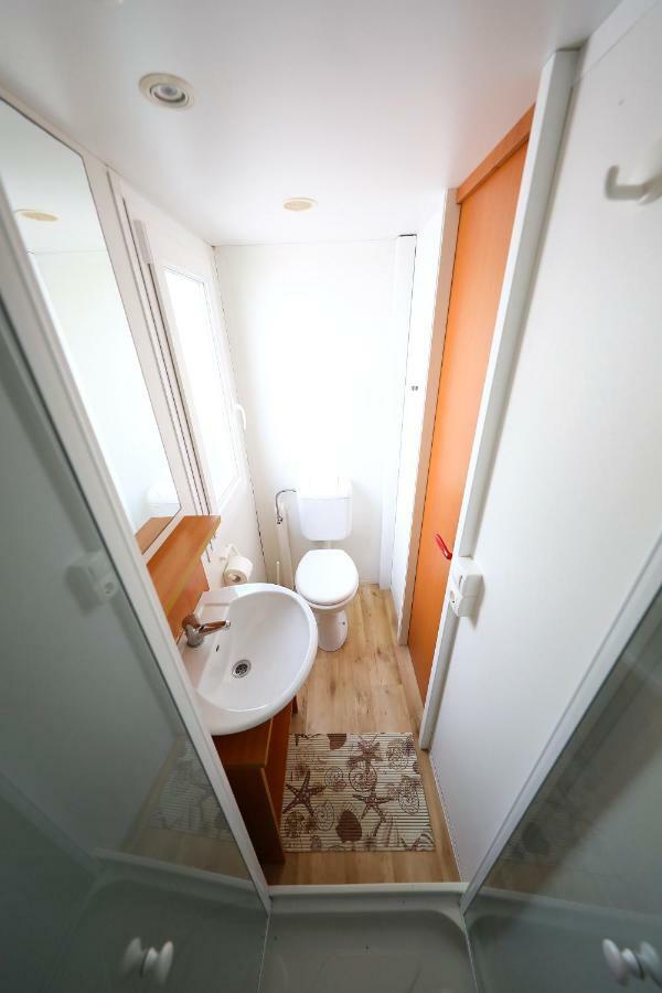 Mobile Home Grbe Nin Buitenkant foto