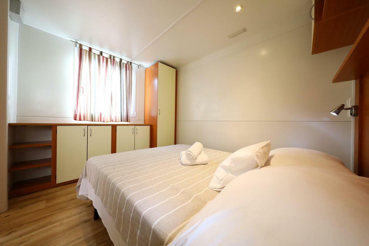 Mobile Home Grbe Nin Buitenkant foto