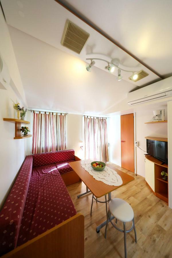 Mobile Home Grbe Nin Buitenkant foto