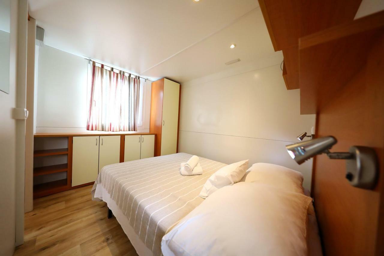 Mobile Home Grbe Nin Buitenkant foto
