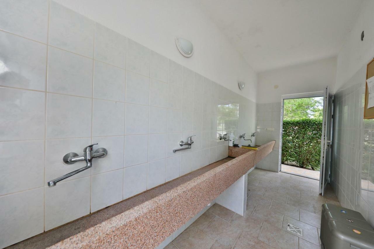 Mobile Home Grbe Nin Buitenkant foto
