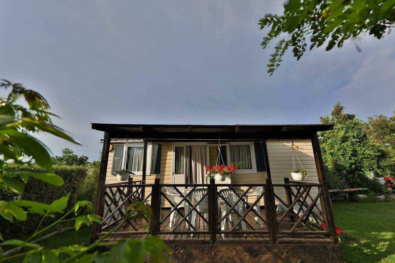 Mobile Home Grbe Nin Buitenkant foto